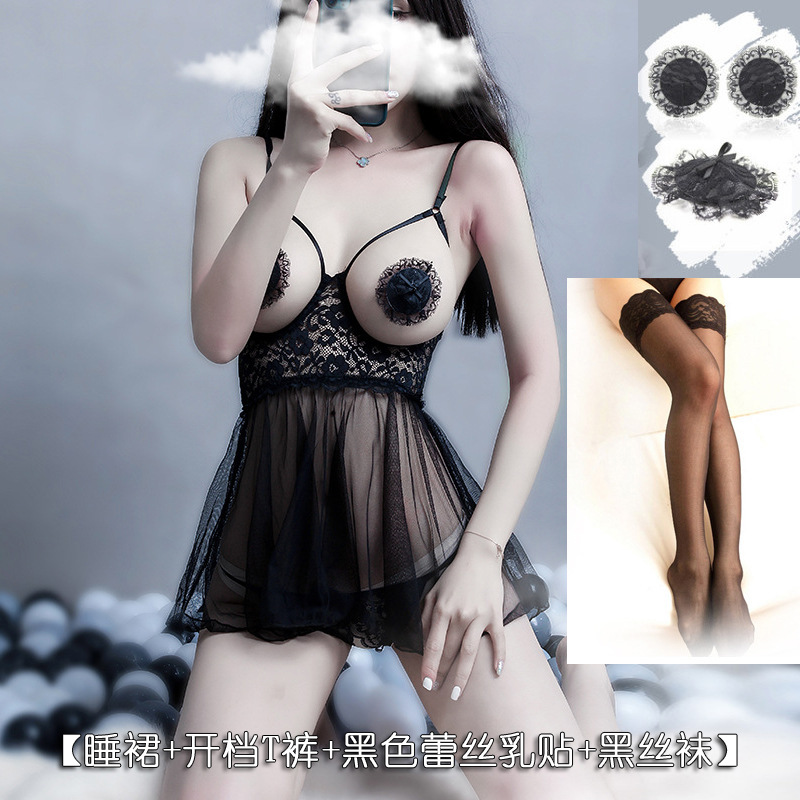 Sexual interesante ropa interior lechada en la cama sin desnudos provocando la tentación de abrir el archivo de sangre gota de acero reúnen pasión pijamas