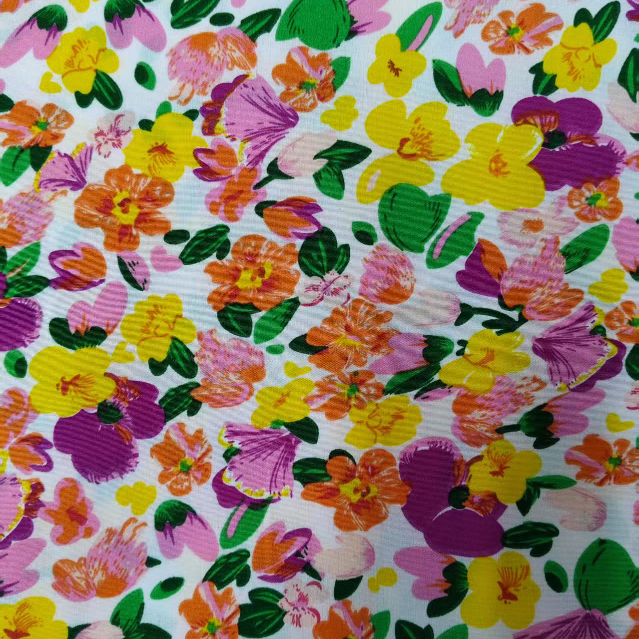 厂家出售春夏布料亮色碎花印花做连衣裙服装面料彩色亮点