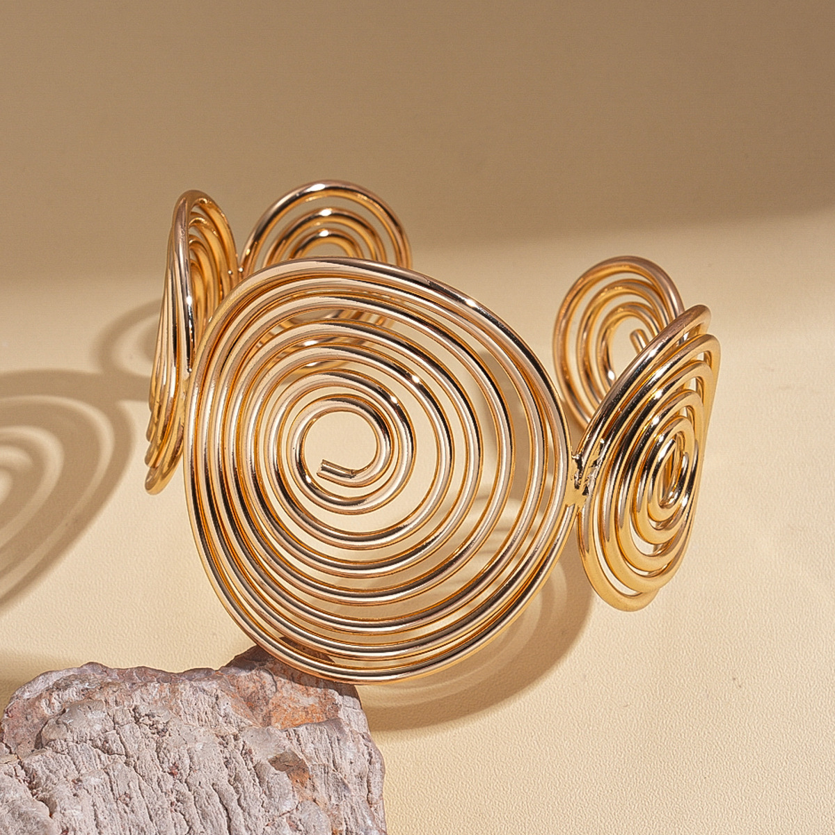 Europa y América exagerada sensación de metal geométrica circular espiral abertura pulsera industria pesada personalidad nicho transfronterizo alta sensación de brazalete