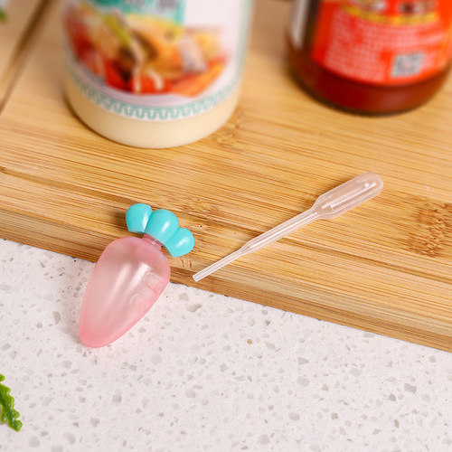 Mini Portable Carrot Sauce Bottle Cartoon Cute Squeeze Sauce Bottle Oil and Vinegar Tomato Sauce Dispensing Bottle