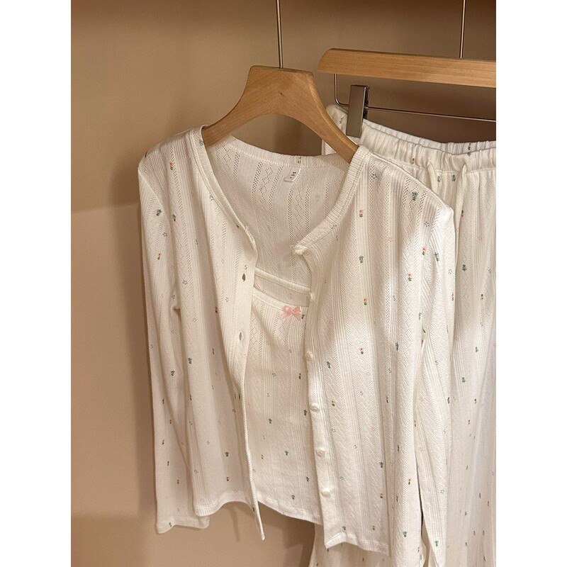 Korean-style simple colorful sweet floral long-sleeve pajamas for women, autumn wear, can be worn outside, three-piece set with camisole and long pants for home use Korean-style simple colorful sweet floral long-sleeve pajamas for women, autumn wear, can be worn outside, three-piece set with camisole and long pants for home use