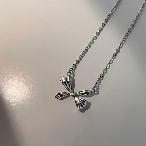Japanese and Korean-style light luxury striped bow necklace, minimalist Insta-style niche design, temperament matchy-matchy butterfly clasp chain