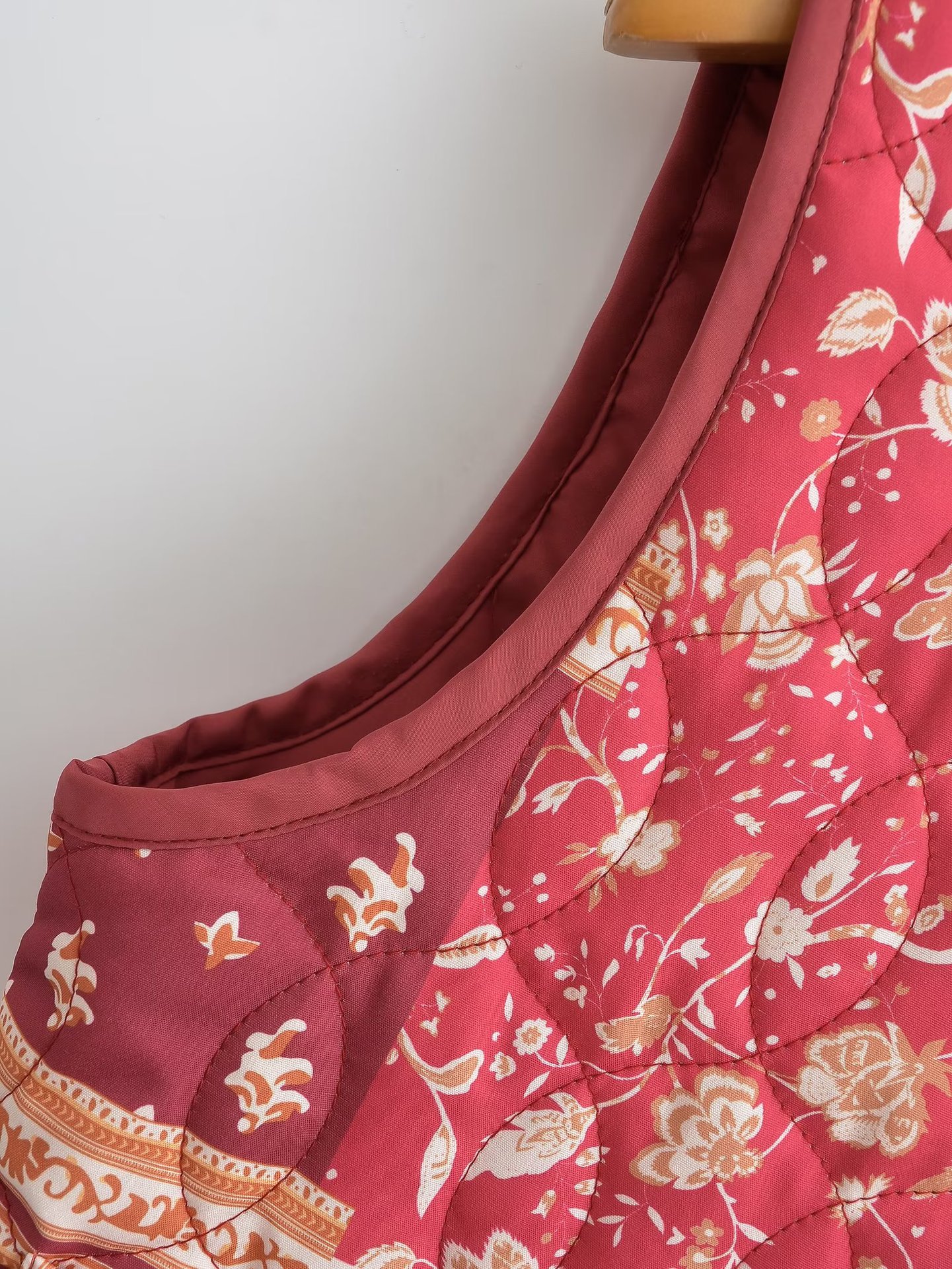 Vêtements pour femmes 2023 automne nouveau style imprimé gilet épais et portable_voghion.com