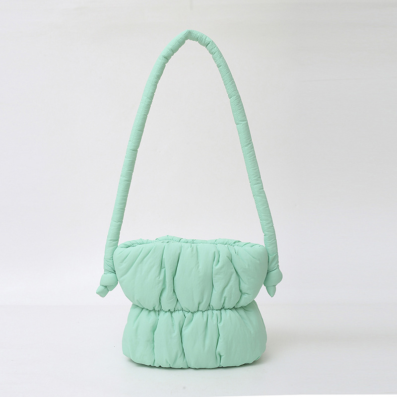 Nicho de diseño bolso de pluma, moda debajo de las axilas bolso de cubo de agua de poliestireno, bolso de algodón de nylon de mujer, bolso de hombro plegado de moda
