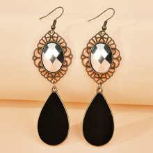 1920�˲�����w�ı�������b��ɫ�A�Ό�ʯ�U�ջ��yˮ�ε������h