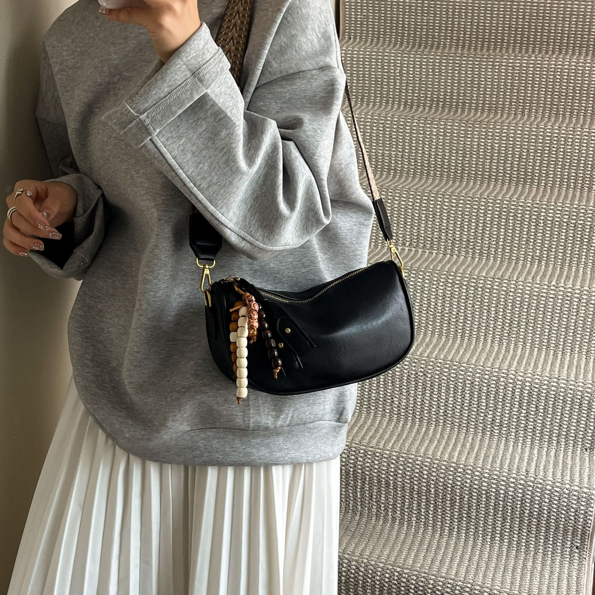 Bolsos de diseño de nicho de alto nivel para mujeres 2025, nueva moda de otoño y invierno, gran capacidad, bolsas de hombro, bolsas de bolsas