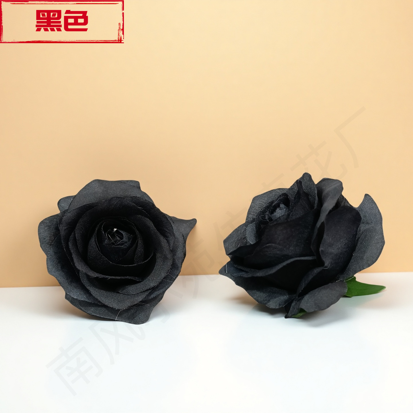검은색