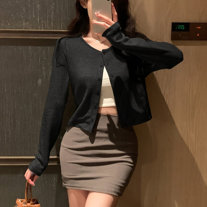 V-Neck Black Knitted Cardigan for Women, Short Style, Early Autumn, Slim Fit, Long-Sleeved, Pure Desire Style Top V-Neck Black Knitted Cardigan for Women, Short Style, Early Autumn, Slim Fit, Long-Sleeved, Pure Desire Style Top