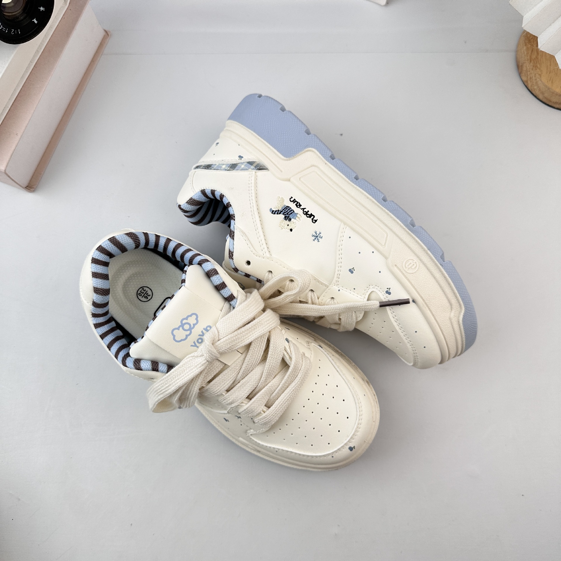 Yuanbo universal oso casual cachorro zapatos de lona para mujeres 2025 nuevos zapatos arco iris primavera y otoño zapatos de altura alta image 9