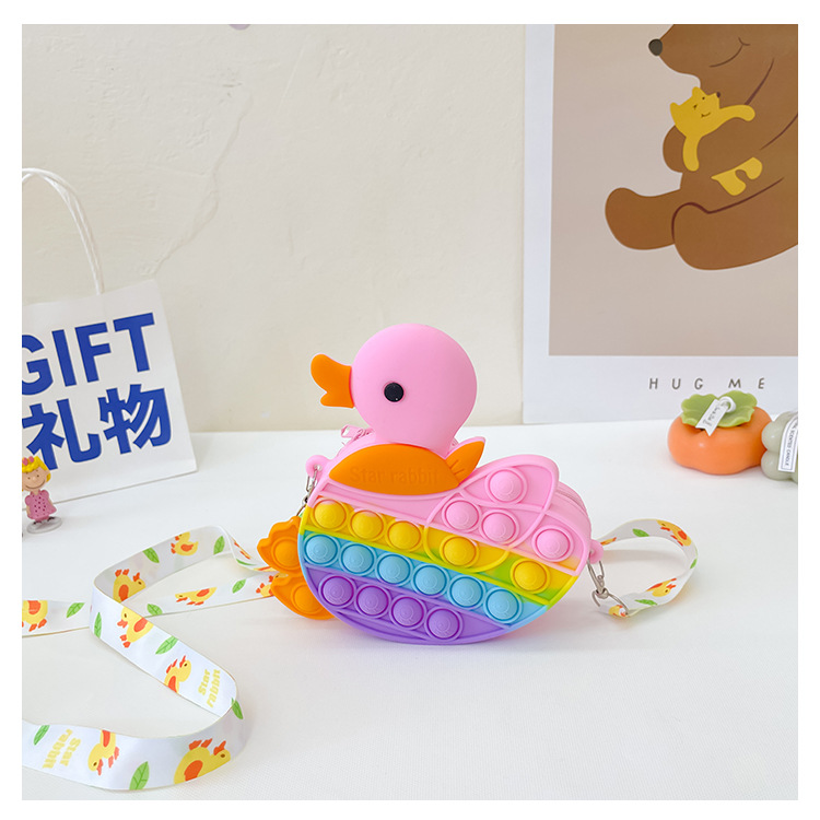 Kid's Small Silica Gel Duck Cute Heart-shaped Zipper Coin Purse display picture 6