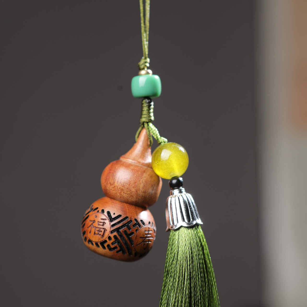 Wooden Gourd Incense Diffuser, Longevity Wish Hollow-Out Treasure Bottle with Tassel, Car Hanging Ornament, Suitable for Live Streaming