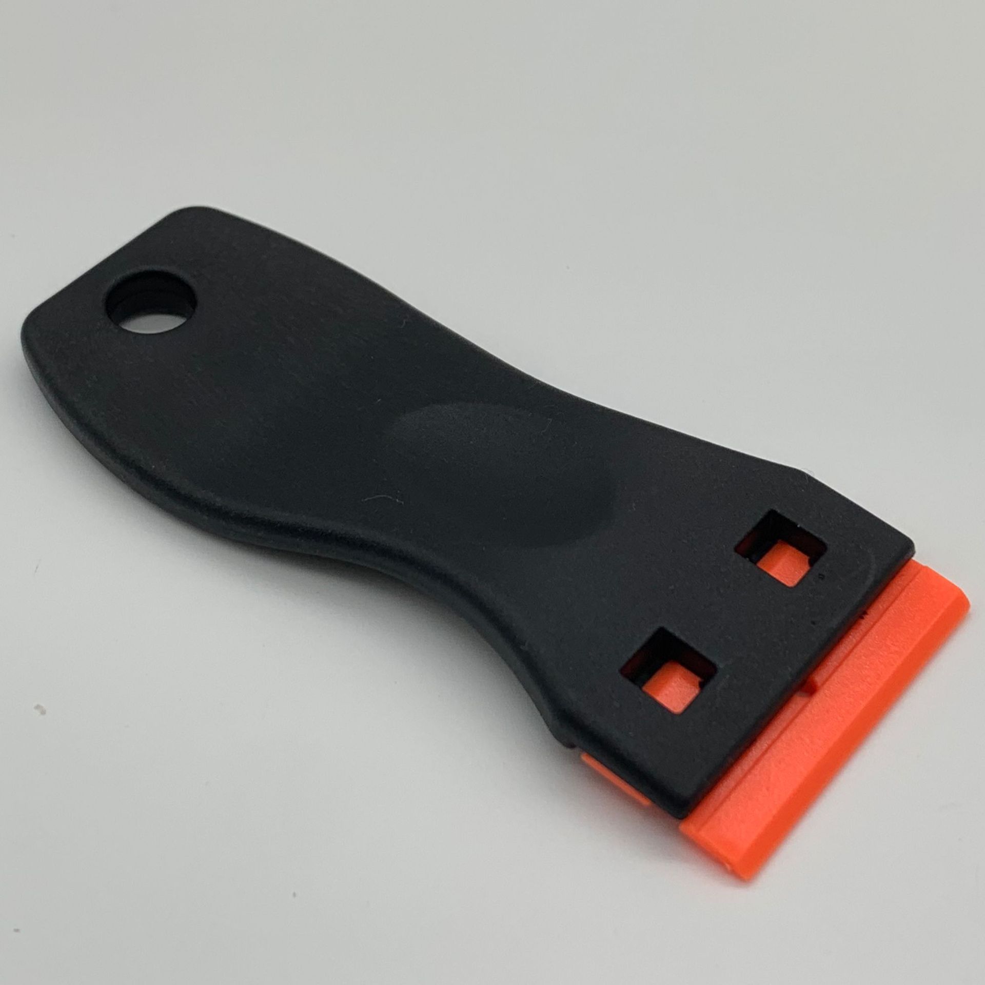 검은색 플라스틱 칼날