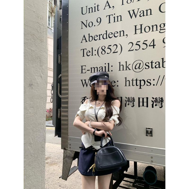 French-Style One-Shoulder Striped Lace Shirt for Women, Early Spring Pure Desire Spicy Girl Style, Adjustable Shoulder Straps, Slim-Fit Short Top French-Style One-Shoulder Striped Lace Shirt for Women, Early Spring Pure Desire Spicy Girl Style, Adjustable Shoulder Straps, Slim-Fit Short Top