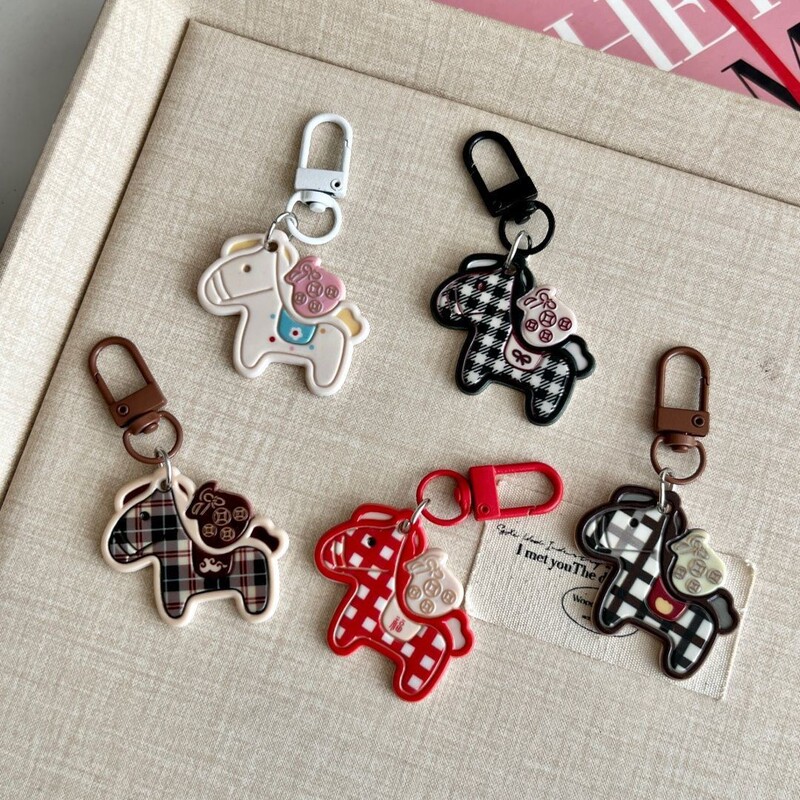 Vintage Pony Pendant Paired with a Beige Phone Chain, Korean-Style Horse Charm for Good Luck and Wealth, Cute Pony Hairpin Vintage Pony Pendant Paired with a Beige Phone Chain, Korean-Style Horse Charm for Good Luck and Wealth, Cute Pony Hairpin