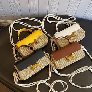 Fresh and Simple Straw Woven Bag for Commuting, Trendy H-Buckle Shoulder Bag, Stylish and Textured Crossbody Small Bag