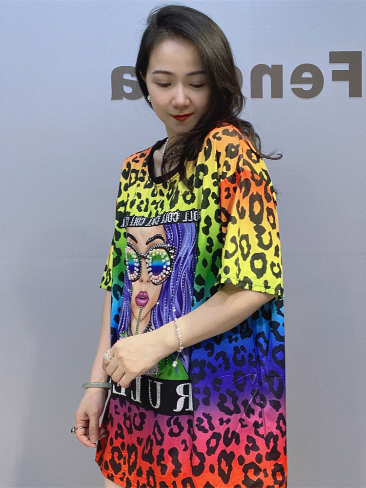 Diseño de nicho sentido helado algodón de manga corta top mujer verano transfronterizo europeo y americano ropa de mujer suelta estampado de leopardo con cuentas camiseta de media manga