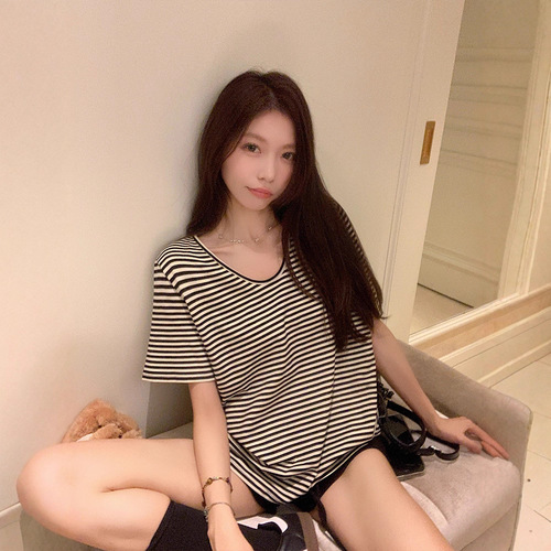 V-neck Short Sleeve Striped T-shirt for Women 2025 Summer New Korean Style Loose and Slimming Square Shoulder Student Top Versatile Top