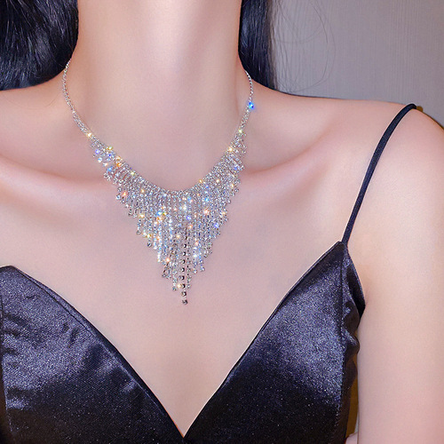 Super flash full diamond crystal tassel necklace for women water drops retro personality bridal diamond hollow light luxury collarbone chain necklace