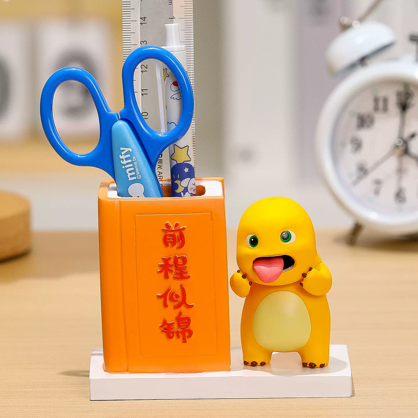 奶龙创意笔筒办公室桌面摆件送同事礼物收纳装饰生日礼品解压公仔