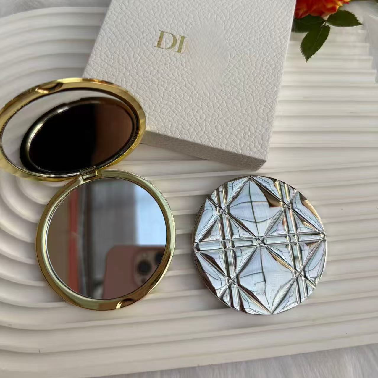 D家柜台新款VIC积分礼金属菱形格化妆镜双面可翻精致电镀配礼盒