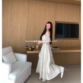 大码胖mm法式小众设计感小飞袖波点连衣裙夏女装微胖显瘦遮肚裙子