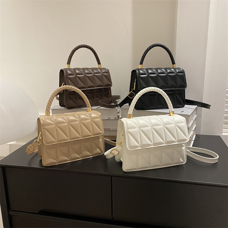 Bolso de hombro popular de este año bolsa de mensajero de moda 2023 otoño nuevo bolso simple bolso de rombo de moda para mujer