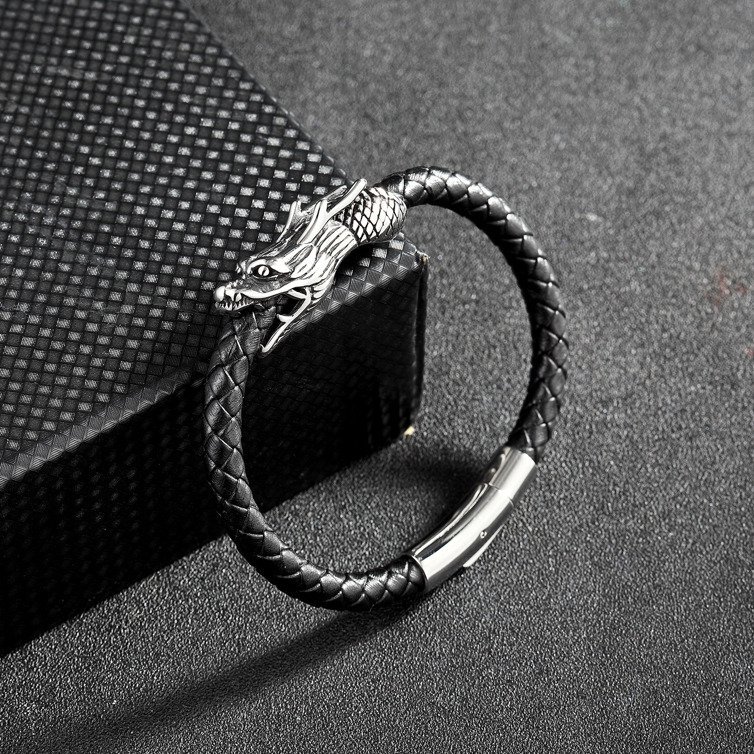 Personalisiertes Lederarmband Herren Motorrad Punk Dragon Bite Tail Armband_voghion.com