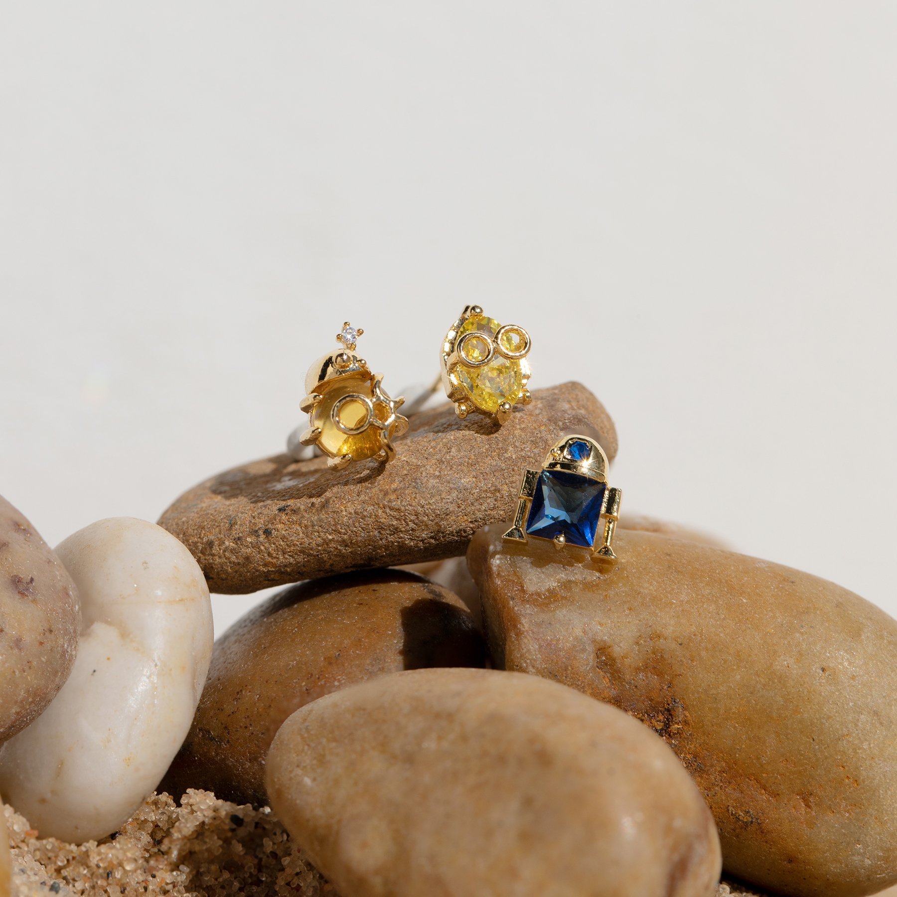 Creative copper cartoon robot screw puncture screw ball earring wholesale