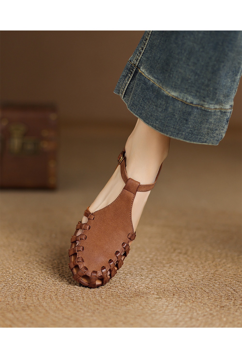 Sandal nữ da cừu mũi nhọn gót vuông quai ngang kiểu La Mã đan rỗng — màu nâu chi tiết 7