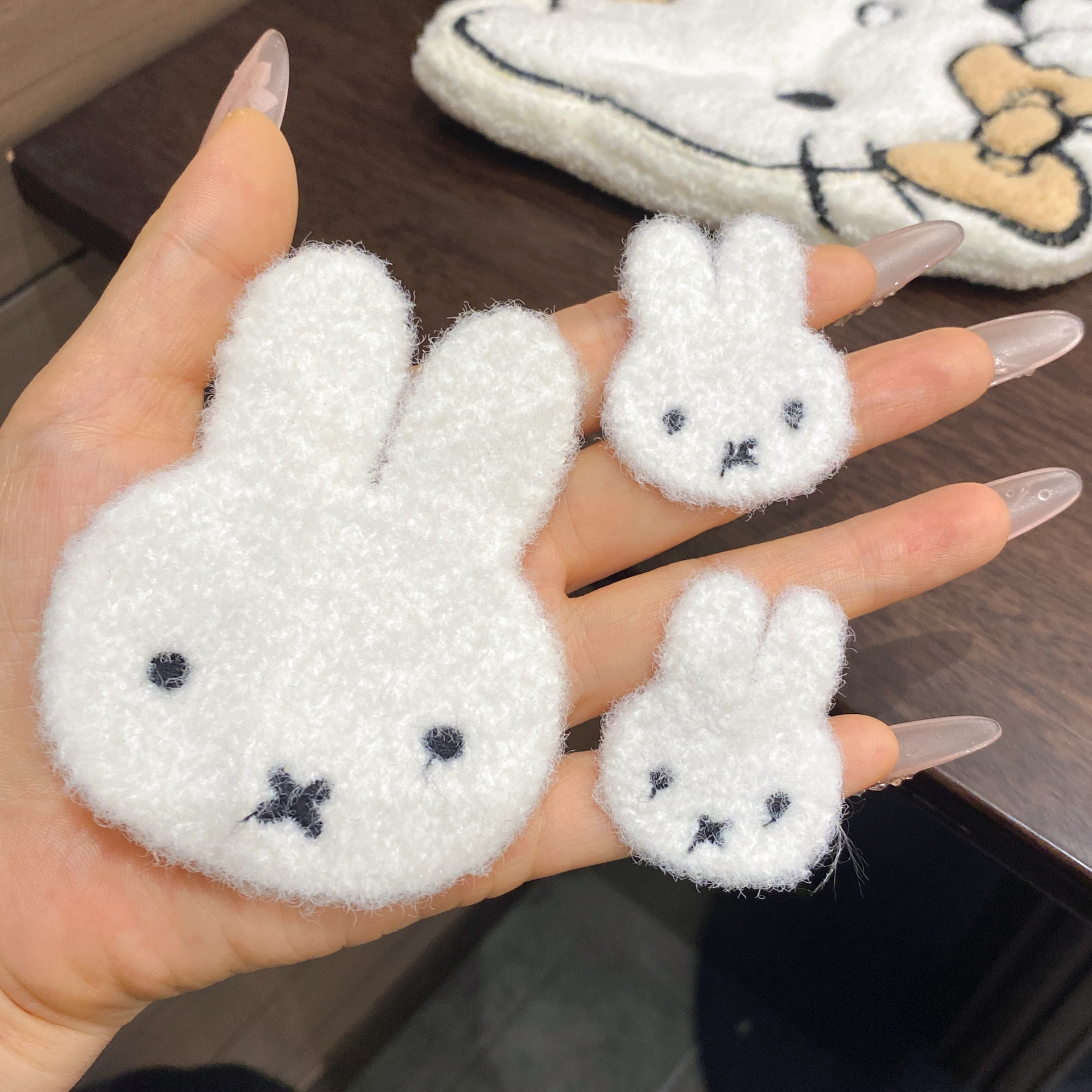 可爱白色米菲兔毛绒卡通发帖刘海贴甜美少女讹钱无痕魔术贴发饰