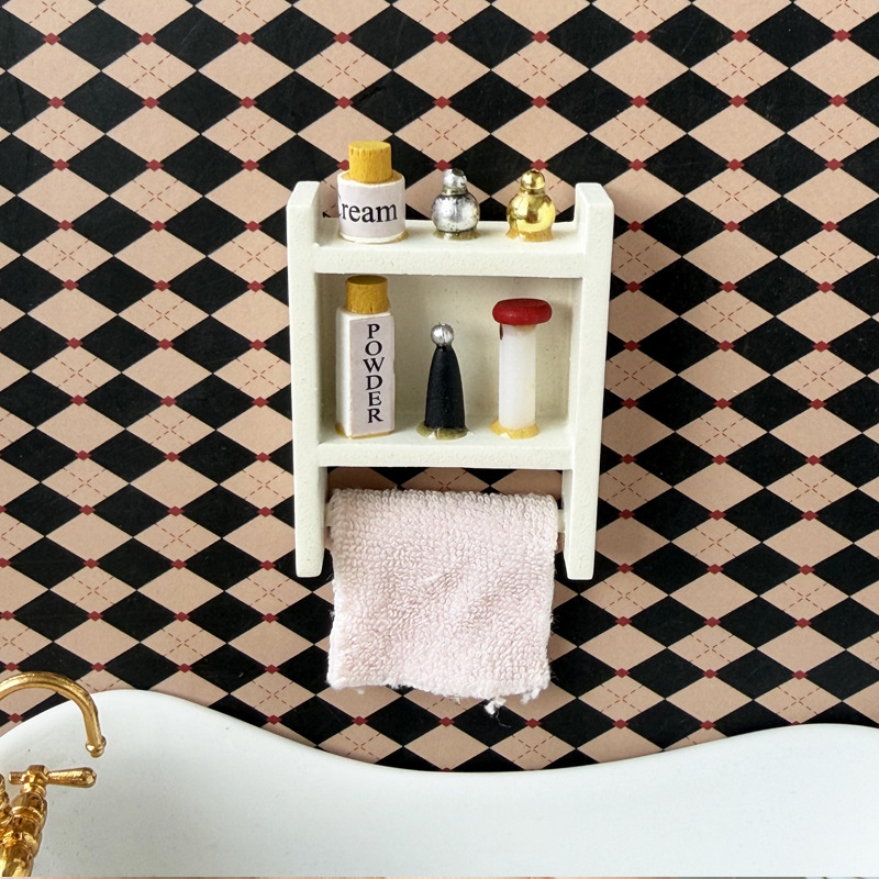 1/12 dollhouse wall-mounted storage rack, mini toiletries bottles, small towels, miniature bathroom decorations, dollhouse props