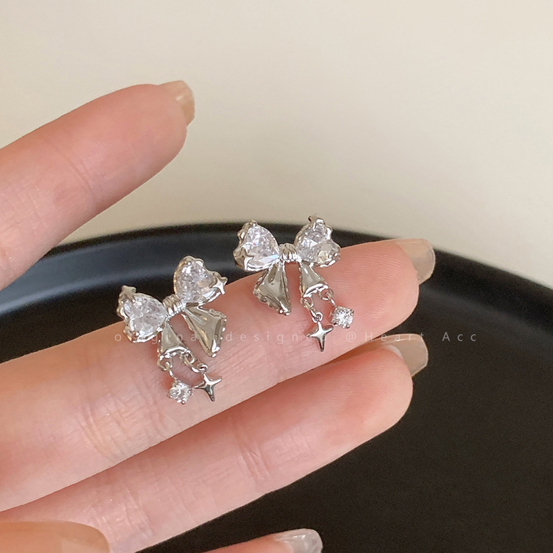 Earrings with bow