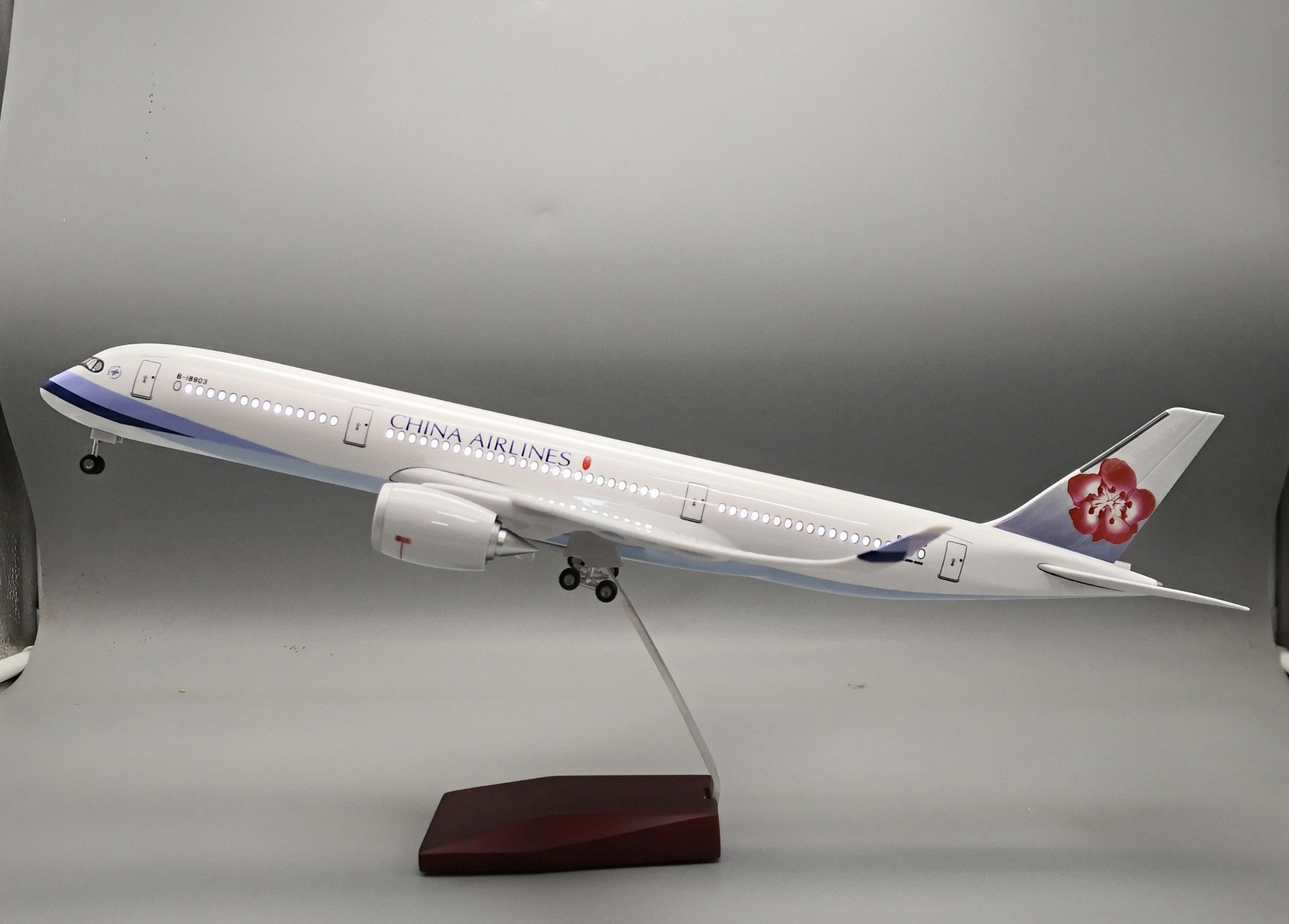 Emirates Scale 1:160 46cm A380 Emirates Modelo de avión de simulación ligera