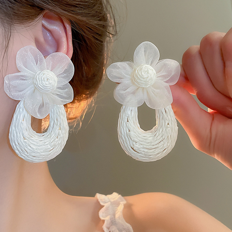 Pendientes de malla de pétalo de dopamina Pendientes de estilo de vacaciones junto al mar de estilo nuevo estilo caliente Pendientes de temperamento exagerado de todo fósforo al por mayor