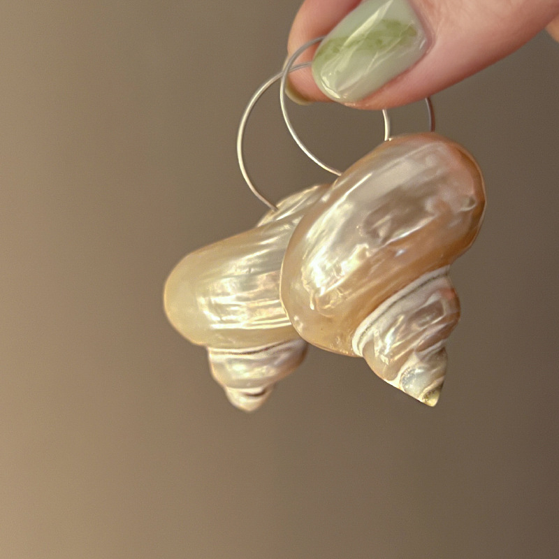 Flores dulces y elegantes transfronterizas, pendientes de perlas de amor, pendientes de estilo literario de moda de nicho, pendientes de todo fósforo con personalidad, mujeres