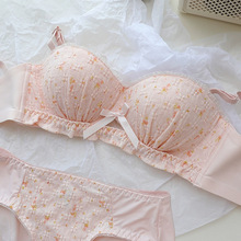 �ͮ�С���ٽz����Ů����С�ؾ۔n�@��o�Ȧ���а뱭�Ը��������b