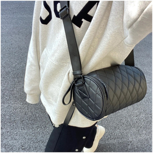 Diamond cylindrical bag women's cross-body  new summer style fashionable and stylish versatile bucket Oxford cloth shoulder pillow bag