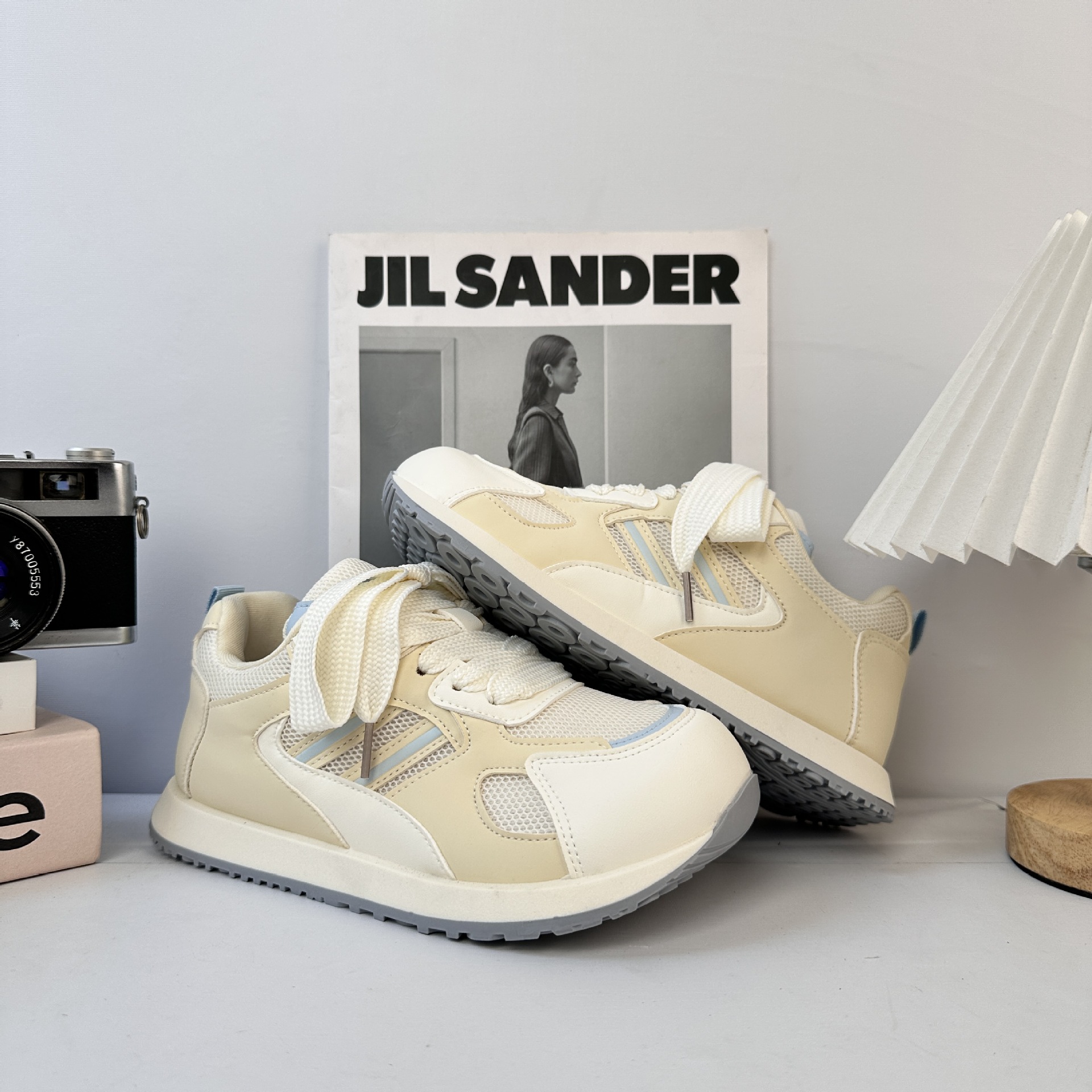 YuanWa simple y versátil zapatos blancos para mujeres 2025 nuevos zapatos casuales de estudiantes zapatos deportivos chic versátiles