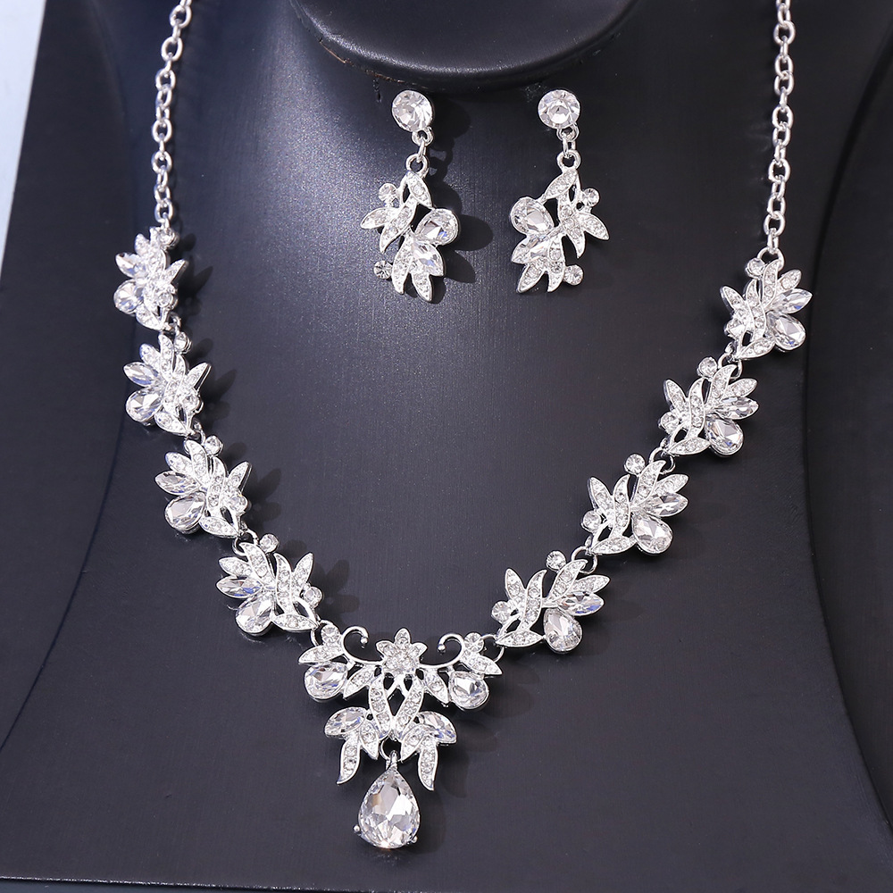 560g Weight Jewelry Set Classification Hair Accessories Earrings Necklace Quantity Holiday, Festival Occasion Artificial Crystal Material Solid Color Pattern All Seasons Season Women's Gender Queen, Shiny Style Hair Accessories Earrings Necklace Queen Shiny Solid Color Artificial Crystal Women's Jewelry Set 6