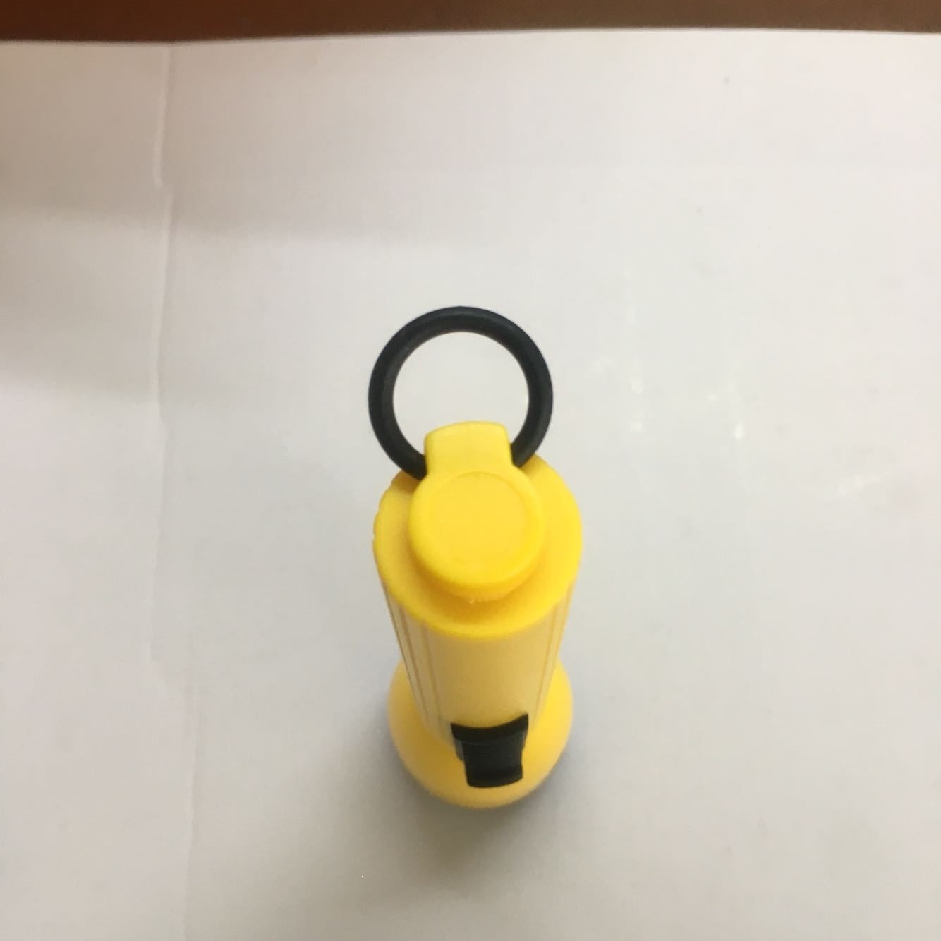 Old-fashioned flashlight with 2 AA batteries, durable for home use, emergency lighting during power outages, suitable for students and elderly, portable for outdoor use at night