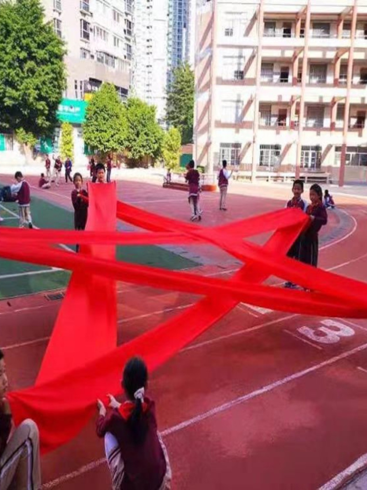 小学运动会开幕出场红的红黄绿绸带彩带舞蹈绸布大型活动道具长绸