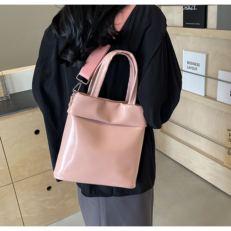 Women's Medium Pu Leather Solid Color Basic Classic Style Magnetic Buckle Tote Bag display picture 33