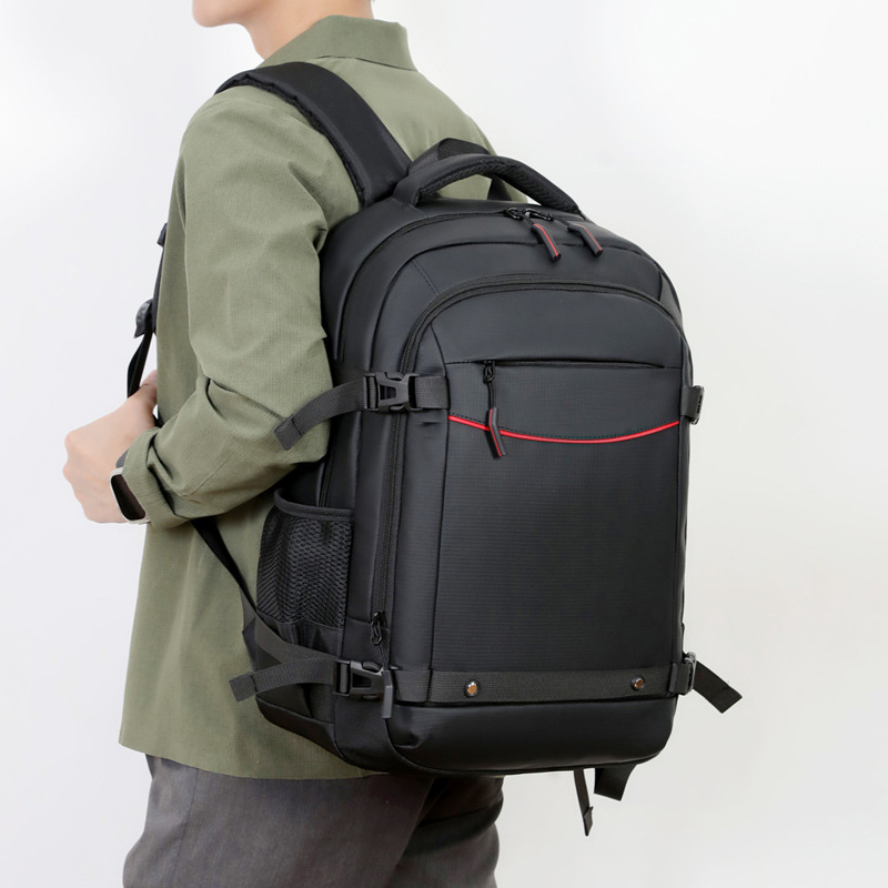 Comercio exterior al por mayor mochila de gran capacidad colgante barra de tracción mochila de viaje de negocios mochila a prueba de rociamientos simple mochila de computadora sólida