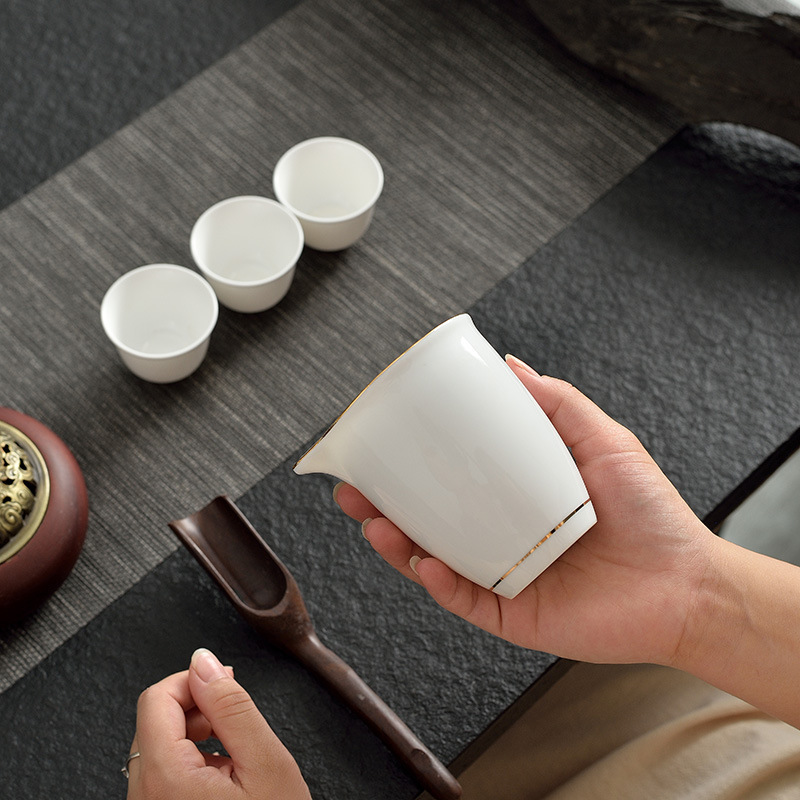 羊脂玉陶磁器の公道の杯の家庭用事務室の均等な杯は茶器の中国式の熱防止の白磁の茶道の部品の卸売りを分けます。|undefined