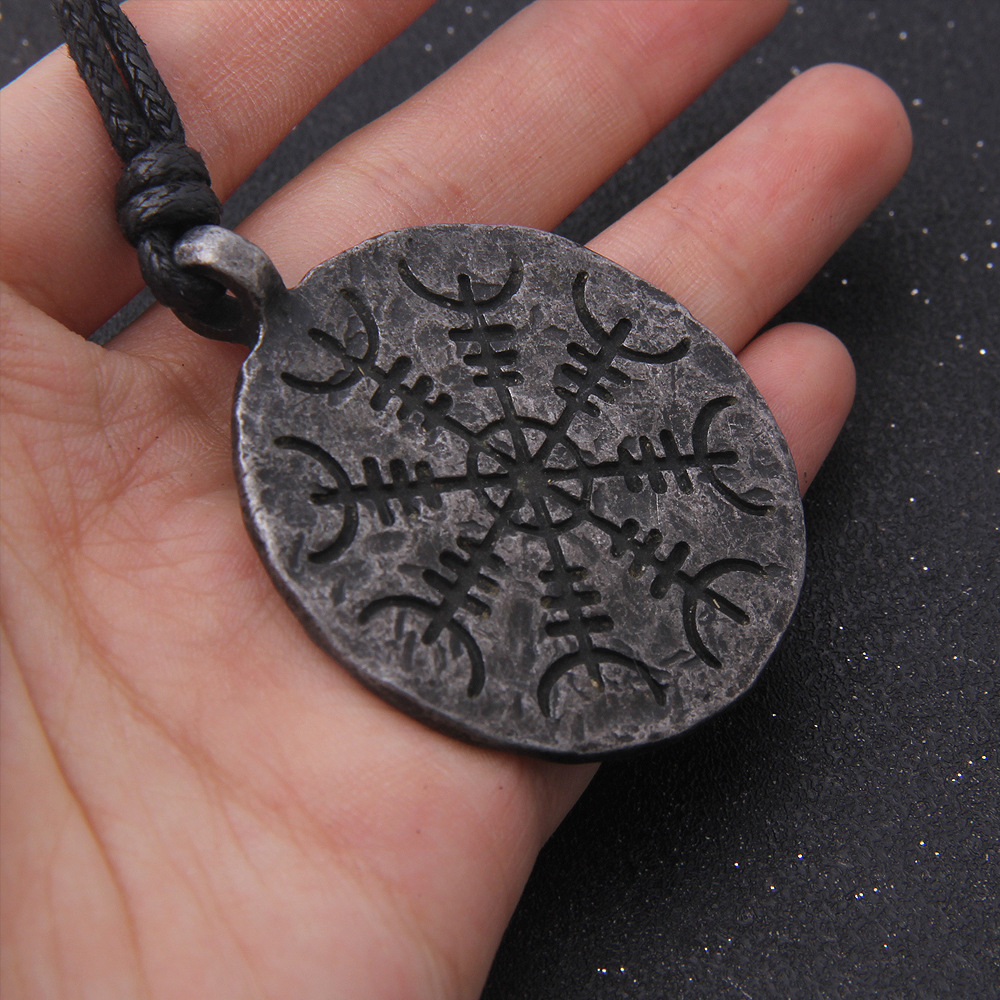 Retro Compass Rune Pendant Necklace For Men Nordic Style Jewelry_voghion.com