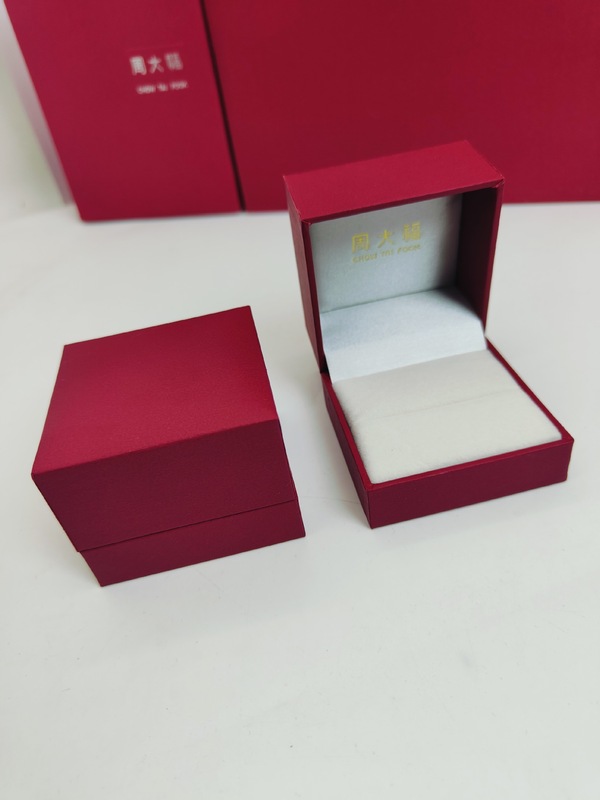 周大福同タイプのアクセサリーケースの高級ジュエリー展示ケースの防塵指輪のネックレス収納ケースの多サイズは選択できます。|undefined