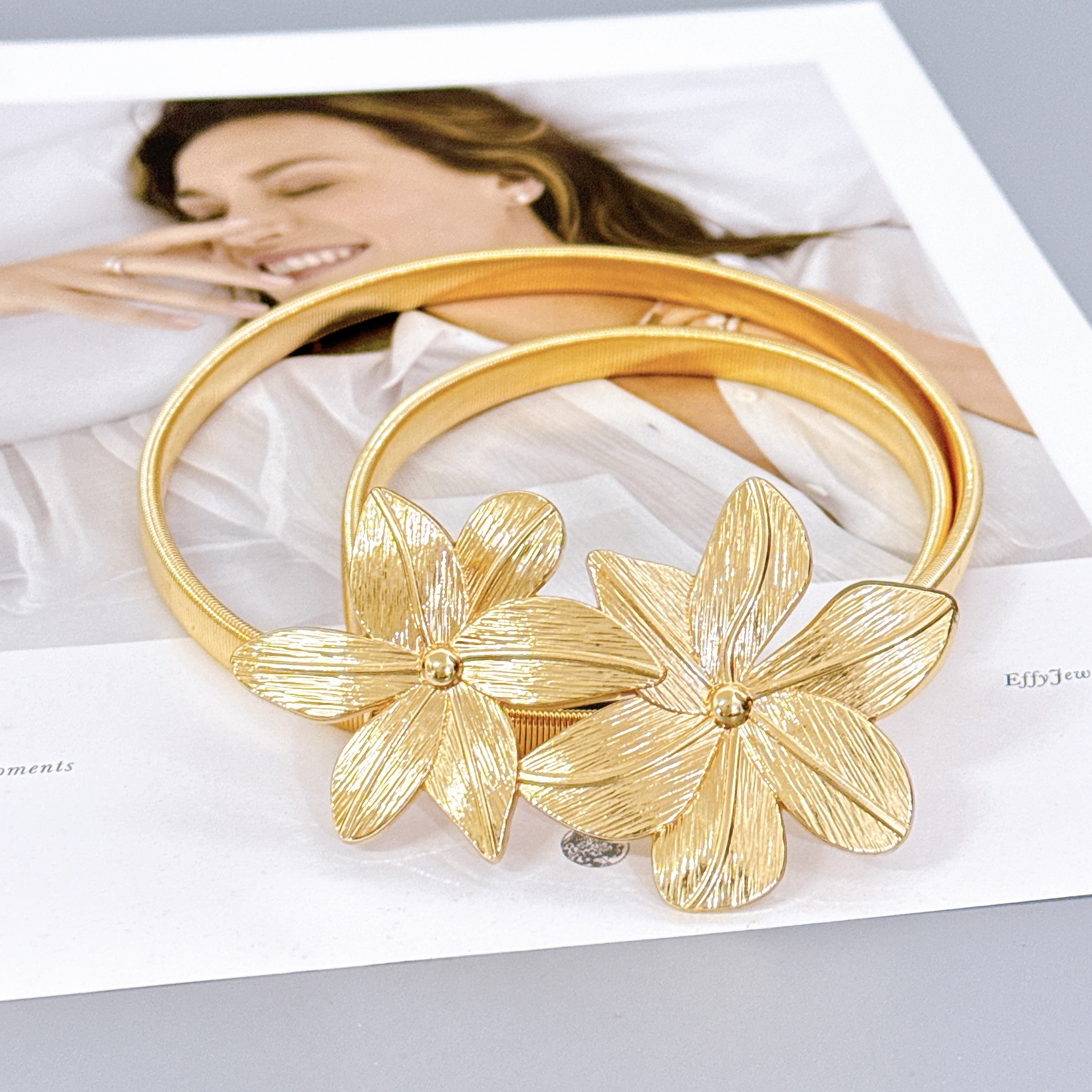 Elegante cinturón elástico de metal con resorte, versátil y ligero para mujer._voghion.com
