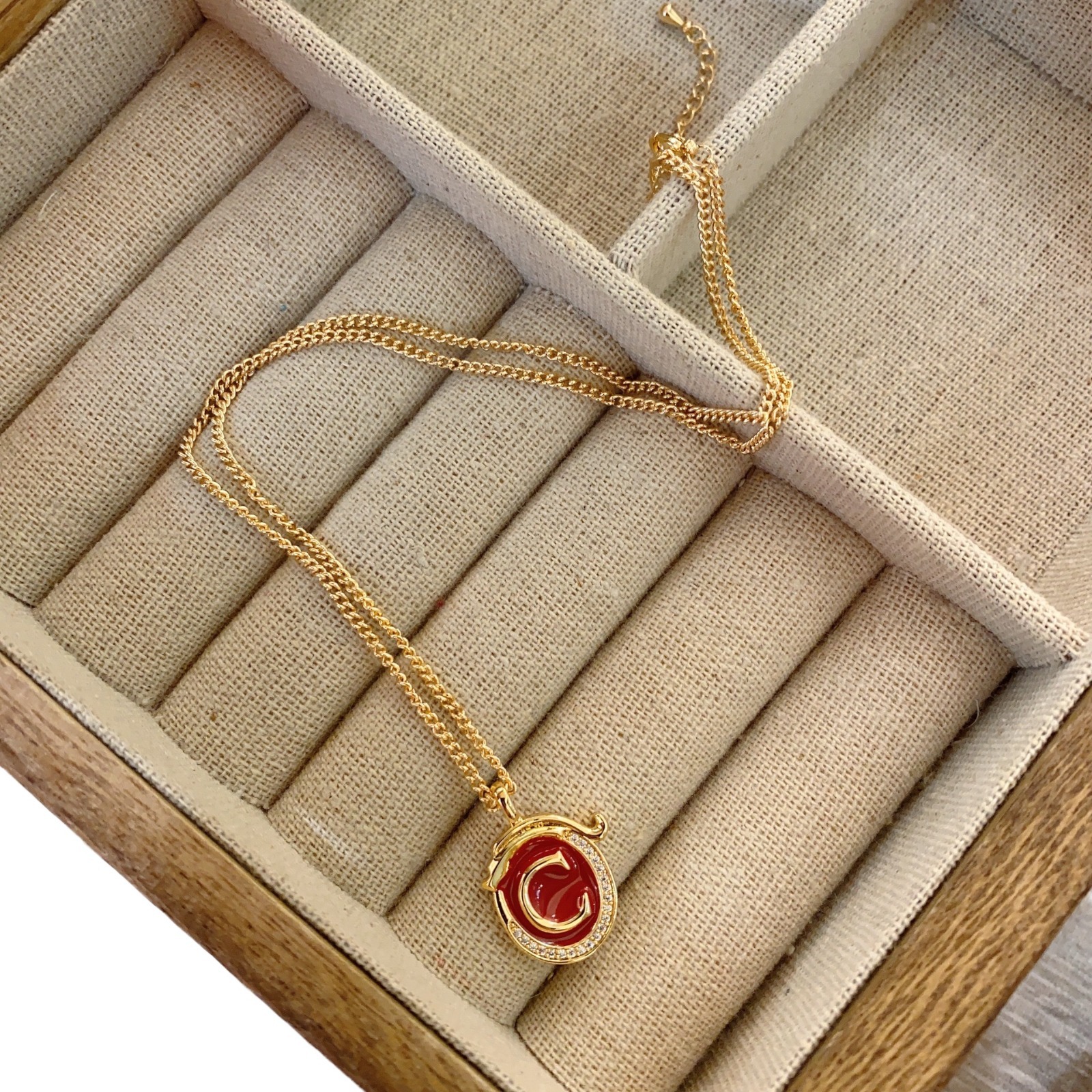 Collar de Año Nuevo rojo para mujeres 2024 nuevo popular gota esmalte auspicioso dragón año suéter cadena moda todo partido Otoño e Invierno collar