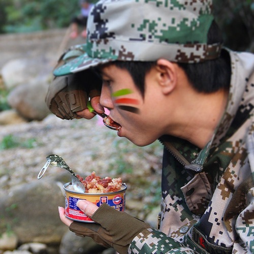 Multifunctional camping tableware, knife, fork and spoon integrated outdoor knife, camping survival knife, high-pitched whistle