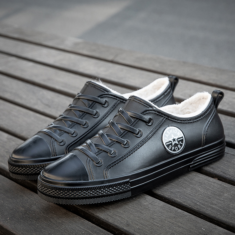 1018 블랙(고정면 포함) 신발이 한 사이즈 너무 작습니다